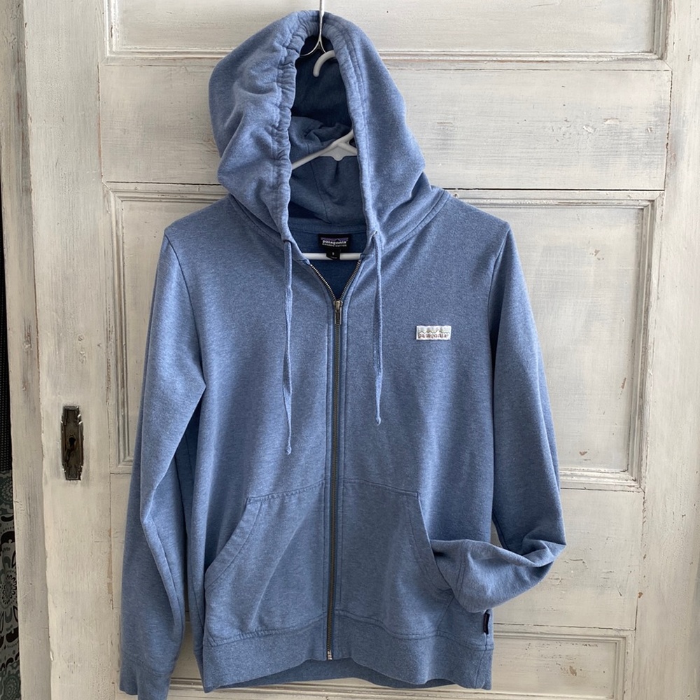 Patagonia women’s light blue zip hoodie in really good condition.